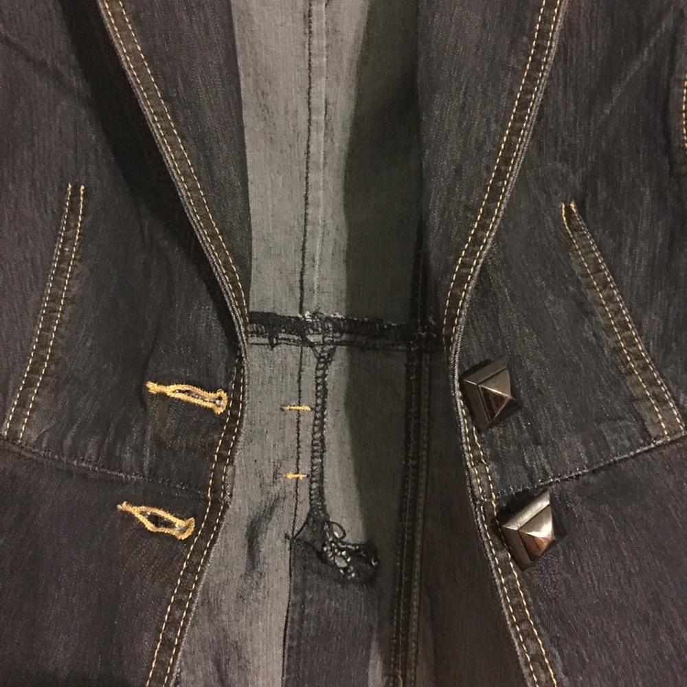 Blazer - Picture 5 of 8